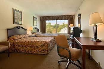 Wynnwood Plaza Hotel - Newport News Kültér fotó