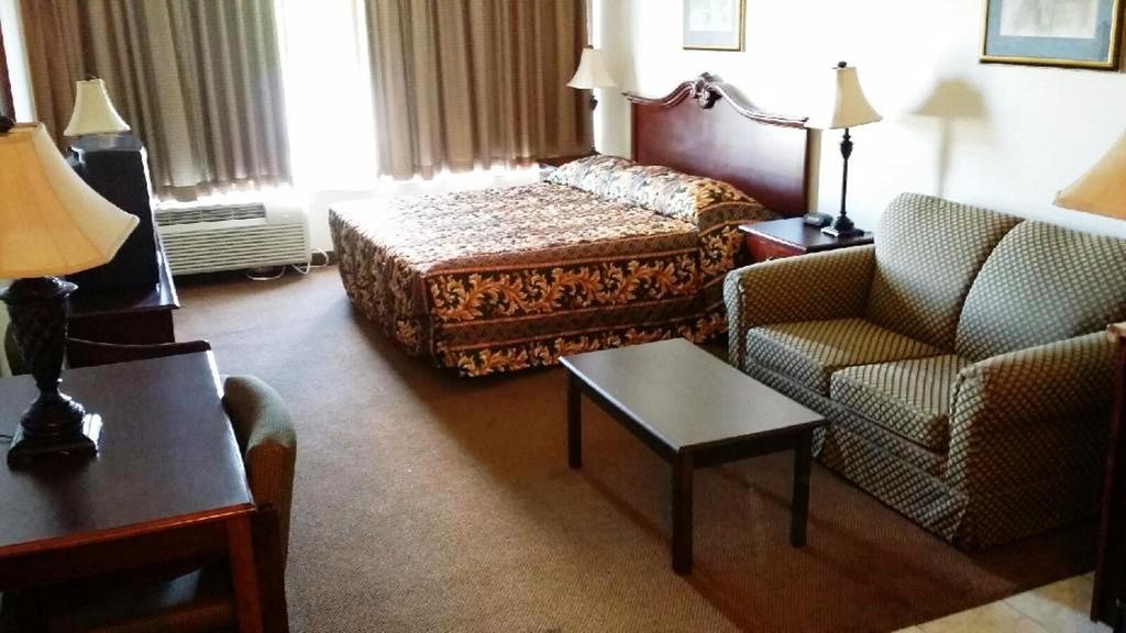 Wynnwood Plaza Hotel - Newport News Kültér fotó